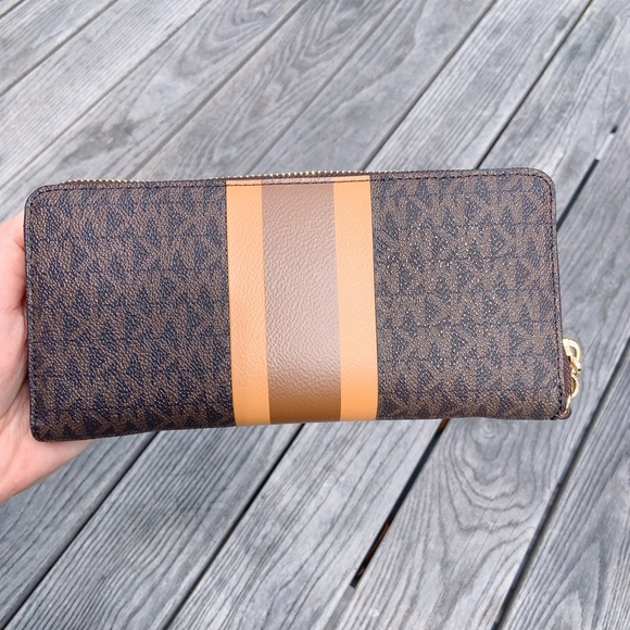 Michael Kors wallet - Picture 6 of 15